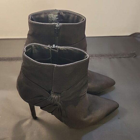 JUSTFAB POINTED TOE SIDE ZIPPER CLOSURE WOMEN'S ANKLE BOWNOT  BOOTIES - Picture 4 of 14